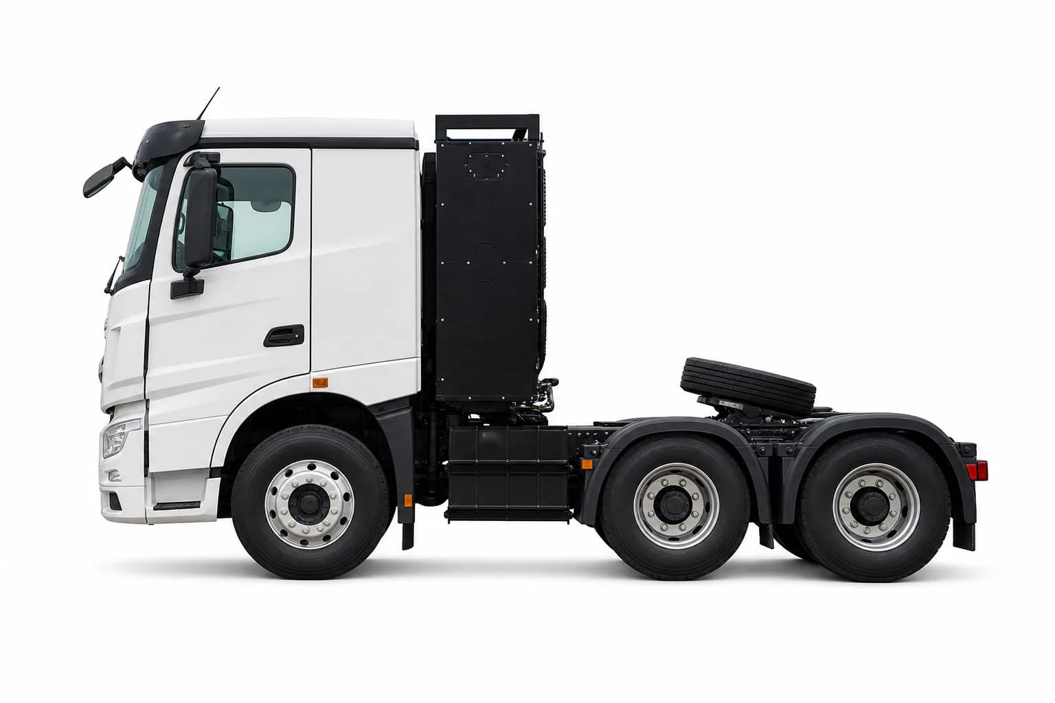 Beiben (North Benz / 北奔重汽) V3 BEV 25 t 6x4 tractor